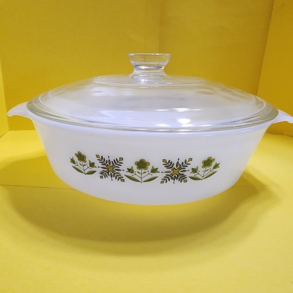 Fire King "Meadow Green" 1- 1/2qt. Round Casserole with Glass Lid Anchor Hocking